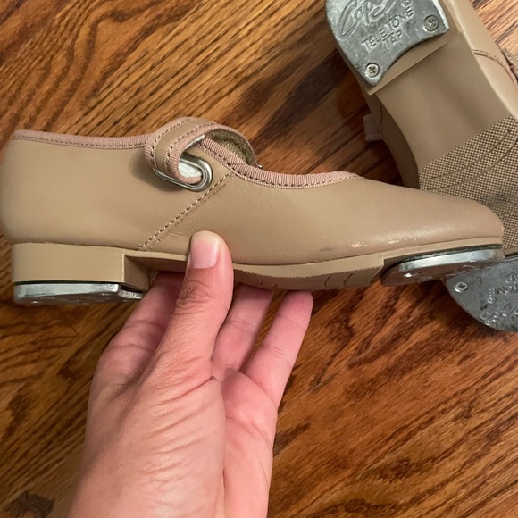 Capezio tan tap shoes kid size 1 - Picture 7 of 7
